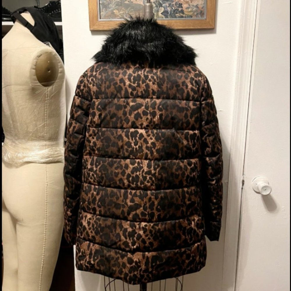 Women’s Tahari Gemma Leopard Quilted Puffer Coat. Size Large. Retail $260 - Picture 3 of 9
